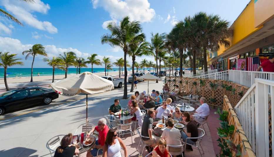 a beach side restaurant in fort lauder dale florida