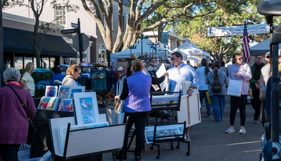 crowds at the peter anderson arts and crafts festival in ocean springs mississippi