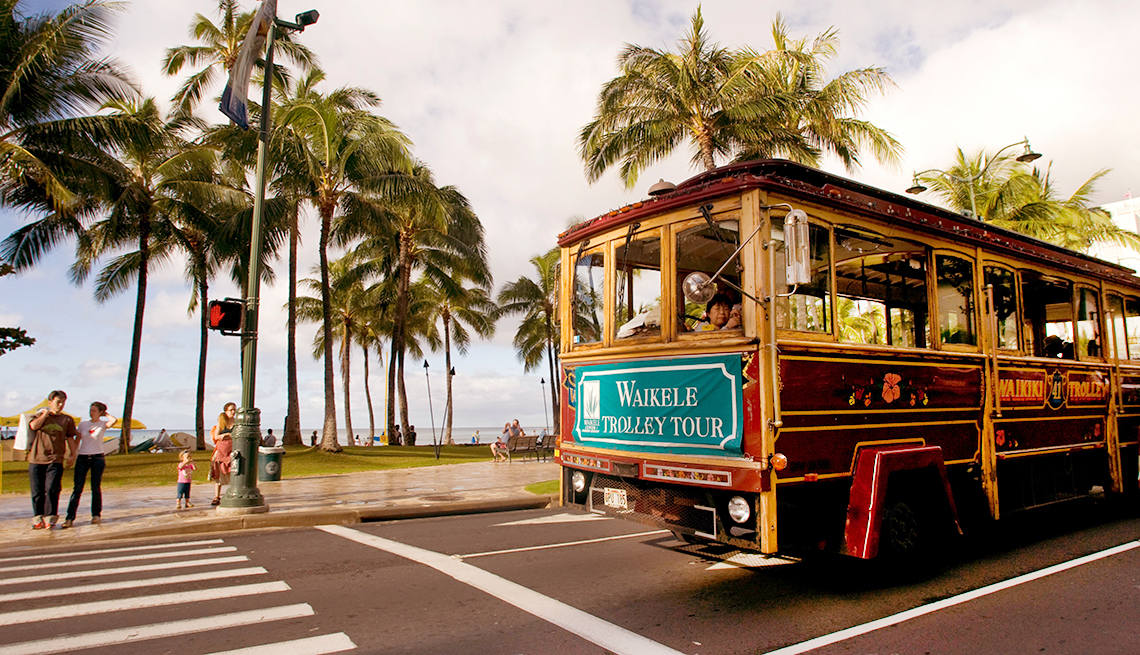 Waikiki Trolly, tourist bus 