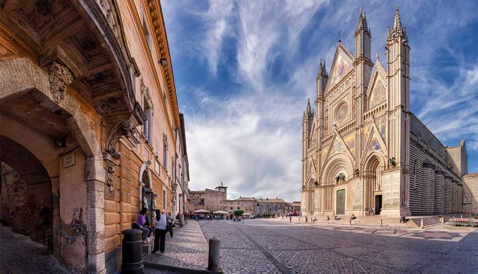 piazza and the Cathedral of Orvieto