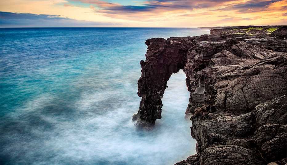 Holei Sea Arch in Hawaiʻi Volcanoes National Park