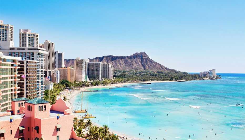 Waikiki Beach and Diamond Head resorts in Oahu, Hawaii