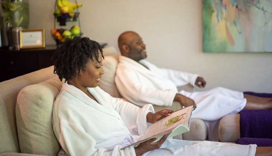 a couple enjoy a spa treatment at The Indigo Spa at Hilton Head Health in South Carolina.