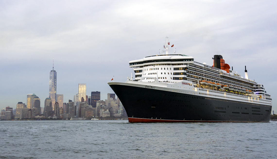 Cunard's flagship Queen Mary 2 departs Brooklyn