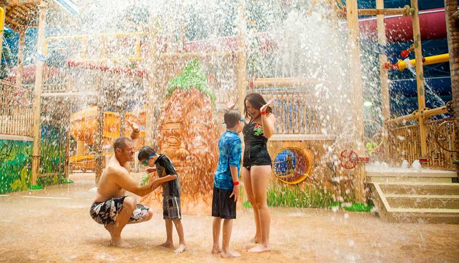 Family enjoys Sahara Sam's Oasis, Best Indoor Water Parks