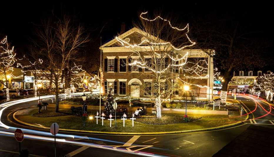 Dahlonega, Georgia square lit up for Christmas