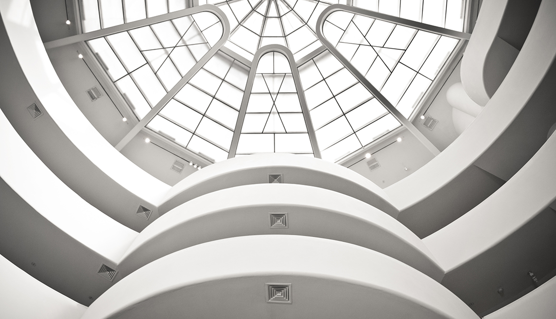 Guggenheim Museum Fifth Avenue in New York, Frank Lloyd Wright Buildings, Travel 