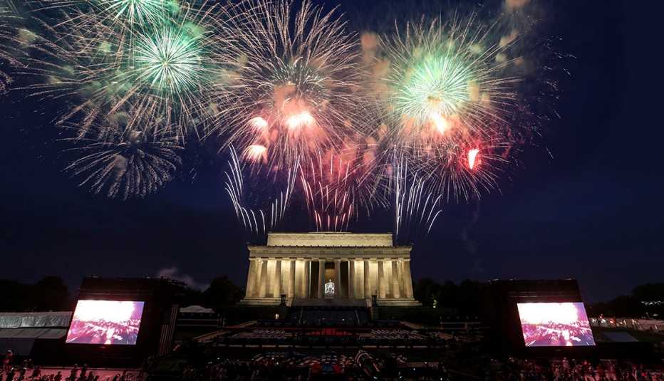 fireworks over washington dc on july 4