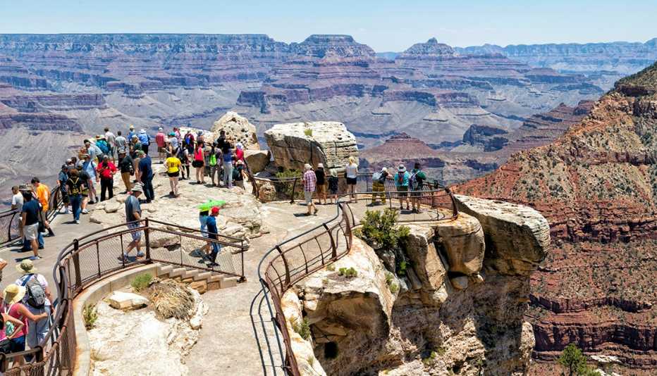 Tourists at viewpoint, South Rim, Grand Canyon National Park