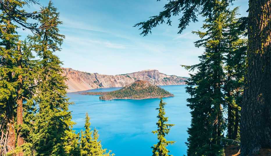 See through to Crater Lake and Wizard Island in Crater Lake National Park