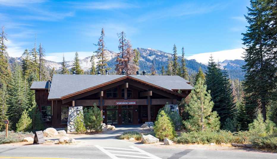 Wuksachi Lodge in Sequoia National Park, California, USA