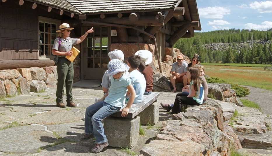 students at a junior ranger program in yellowstone national park
