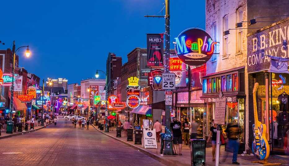 Beale Street at night in Memphis, Tennessee, USA.