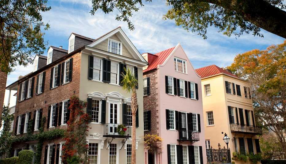 row of old historic houses in Charleston, SC
