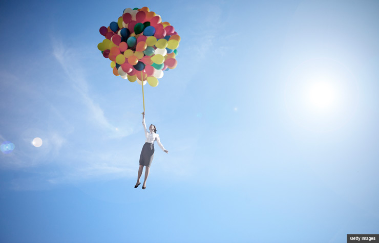 woman lifted into sky by huge bunch of balloons (Getty Images)