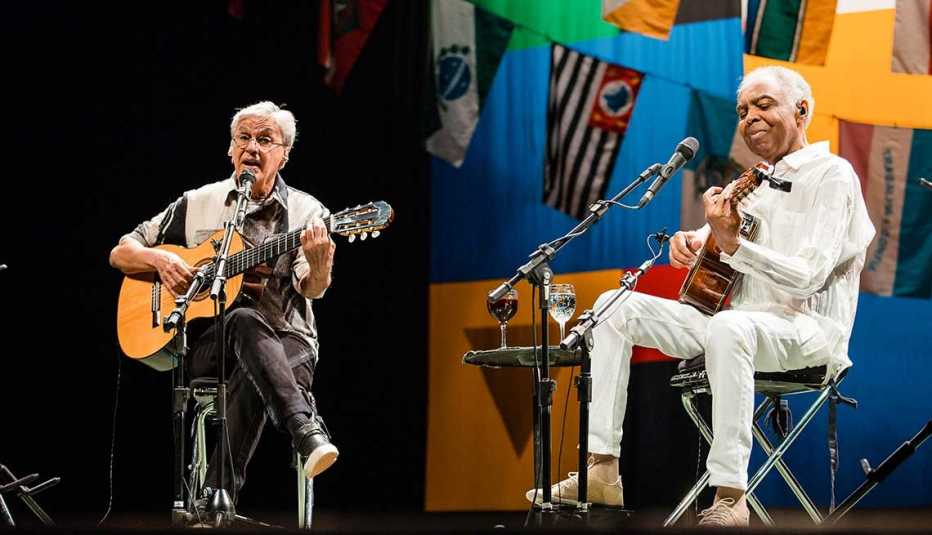 Caetano Veloso y Gilberto Gil en una presentación en el Citibank Hall, septiembre 16, 2016,  Sao Paulo, Brasil.