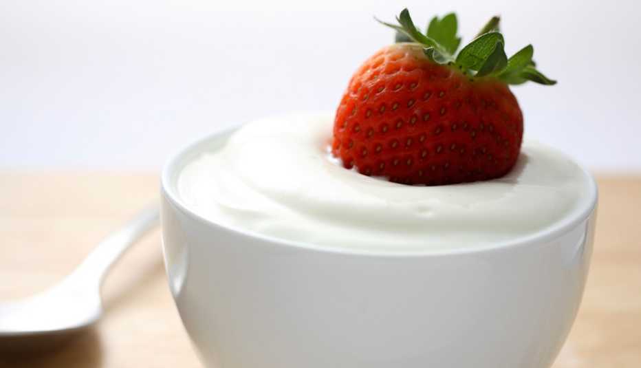 Alimentos ricos en magnesio - Yogurt con fresa