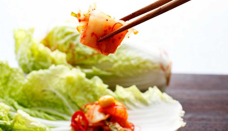 Alimentos que debes evitar antes de una salida romántica - Kimchi