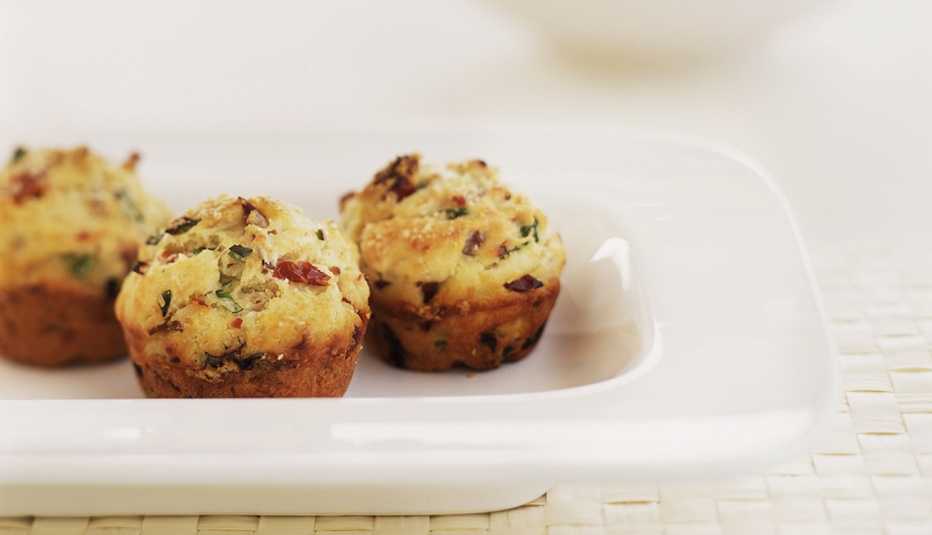 Mini muffins sobre un plato