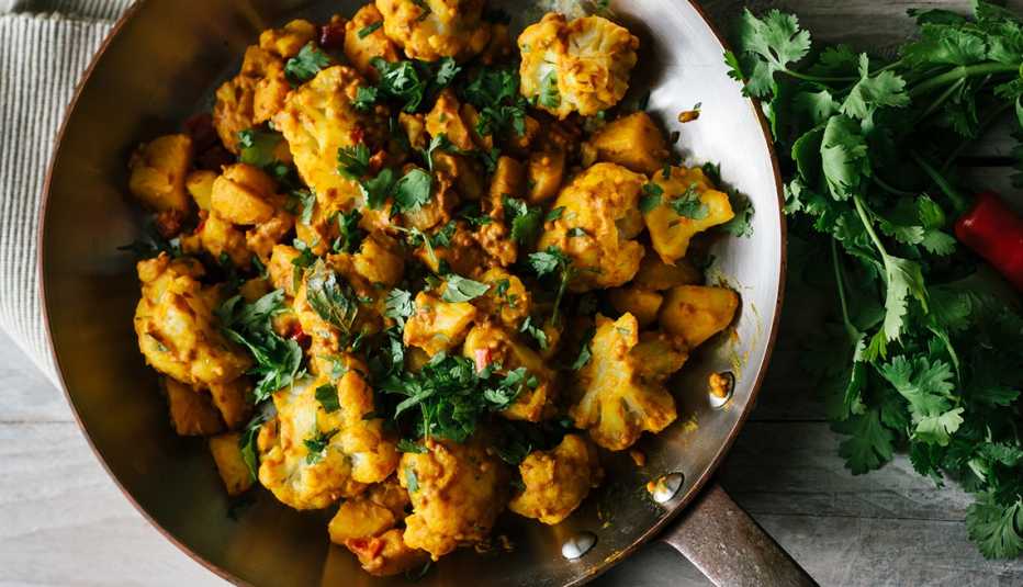 Recetas vegetarianas inspiradas en la India - Aloo Gobi 
