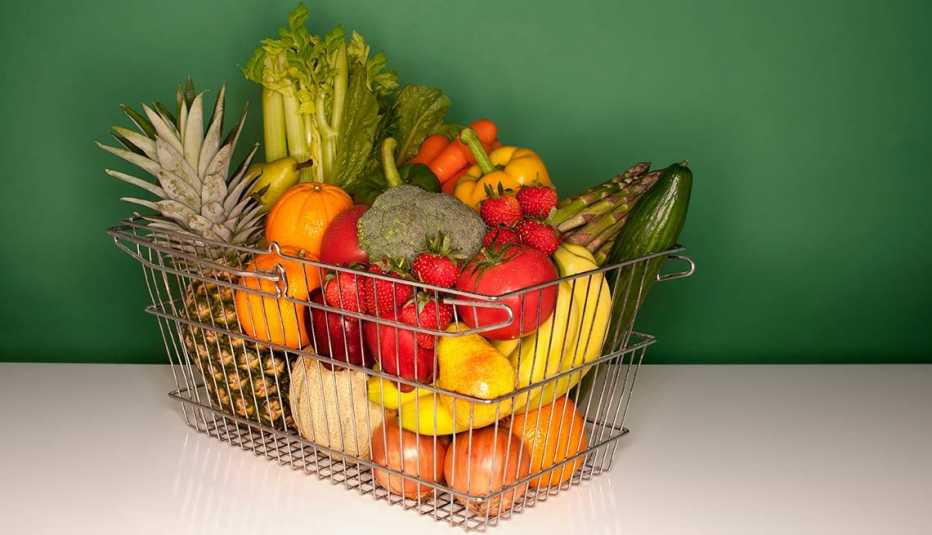 Canasta de frutas y vegetales - Cómo comer saludable y perder peso