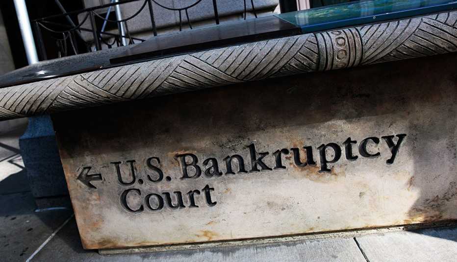 Señal que indica a la izquierda, corte de bancarrota, en el bajo Manhattan, Nueva York