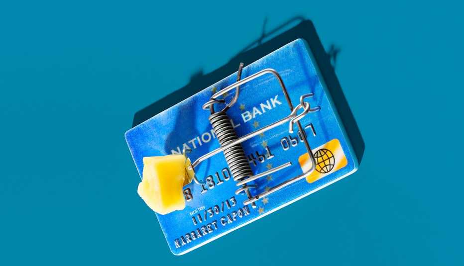 Tarjeta de crédito con una trampa de ratón encima para ilustrar que no seas víctima de las compañías reparadoras de crédito.
