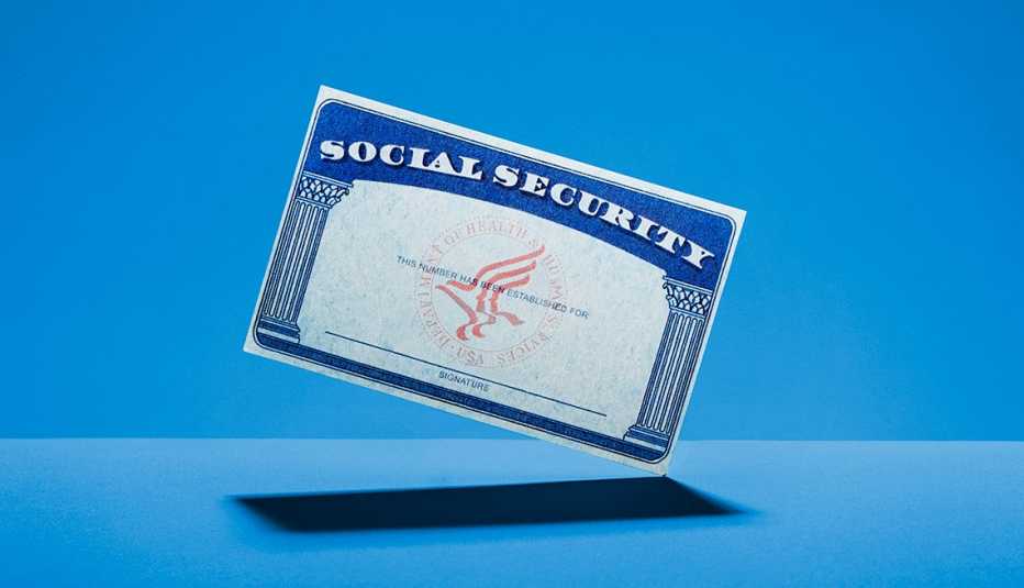Tarjeta del seguro social en un fondo azul