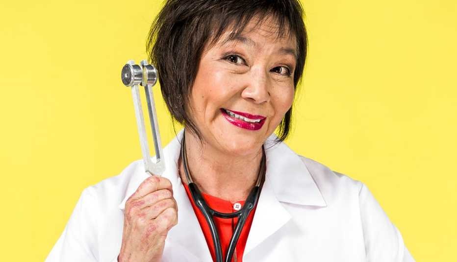 Retrato de la experta en salud, la doctora Charlotte Yeh con el segmento 99 formas de ahorrar 
