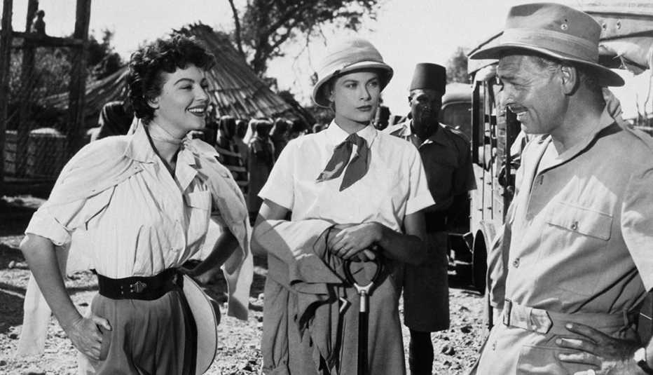 Ava Gardner, Grace Kelly y Clark Gable en el set de la película Mogambo.