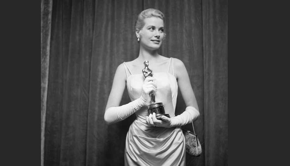 Grace Kelly ganó Óscar como mejor actriz por 'The Country Girl', Hollywood, 1955.