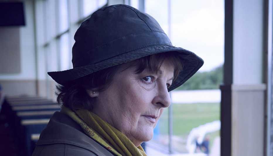 Brenda Blethyn como la jefa de detectives en el show Vera