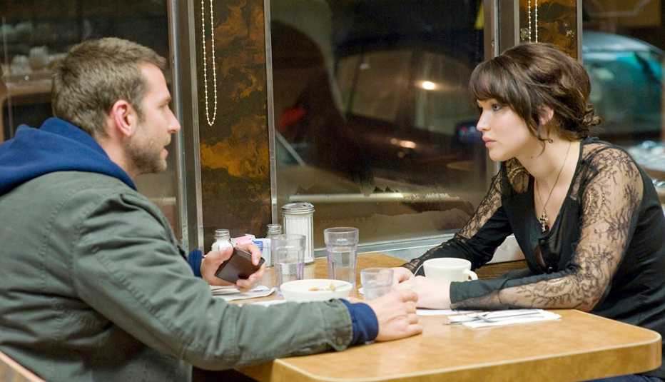 Bradley Cooper y Jennifer Lawrence en una escena de Silver Linings Playbook