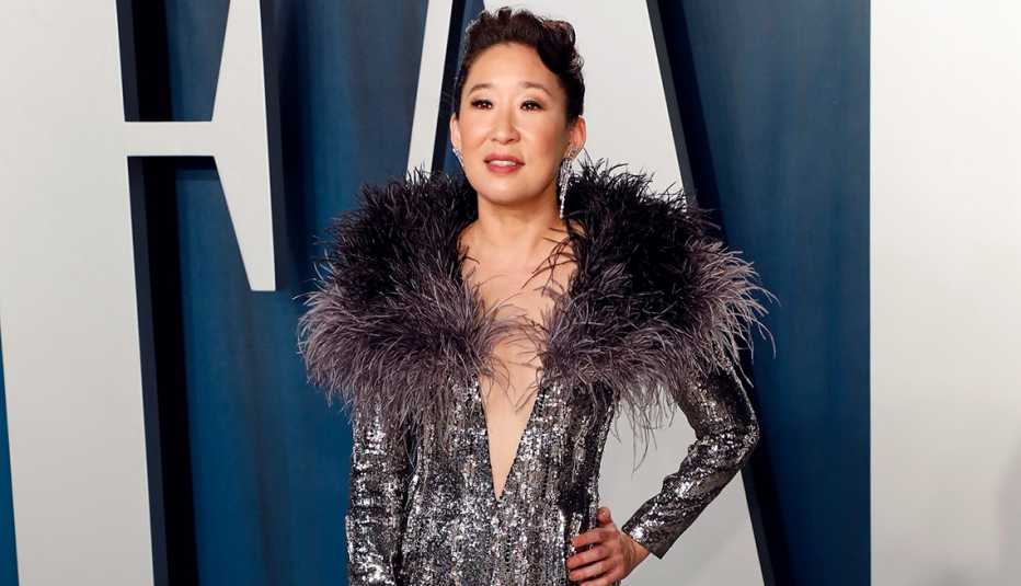 Sandra Oh en la fiesta de Vanity Fair del Óscar, febrero 2020, Beverly Hills, California.