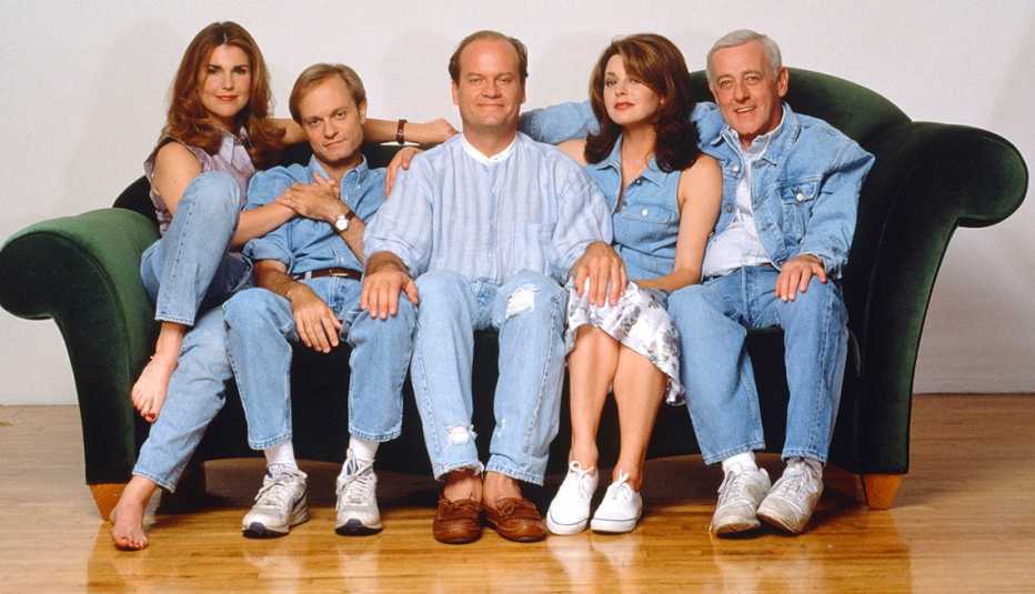 El elenco de "Frasier": Peri Gilpin, David Hyde Pierce, Kelsey Grammer, Jane Leeves y John Mahoney.