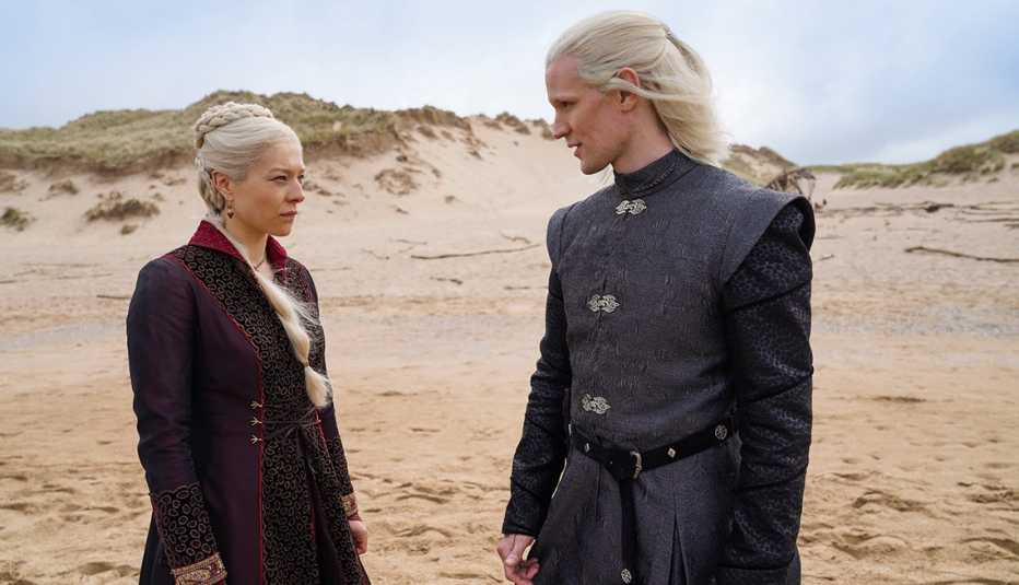 Emma D'Arcy (izquierda) como la princesa Rhaenyra Targaryen y Matt Smith como el príncipe Daemon Targaryen en "House of the Dragon".