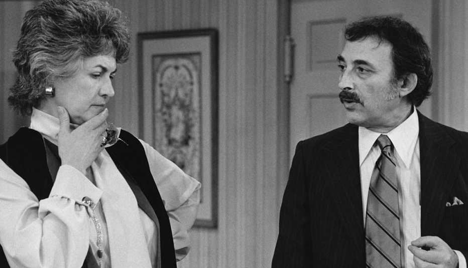 Bea Arthur (izquierda) y Bill Macy como Maude y Walter Findlay en "Maude".