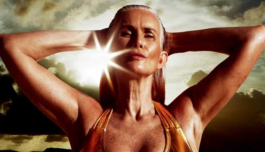 Foto de Nicola Griffin en bikini a los 56 años para Sport Illustrated -  Nuestra heroína 