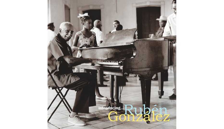 Portada del disco Introducing Rubén González