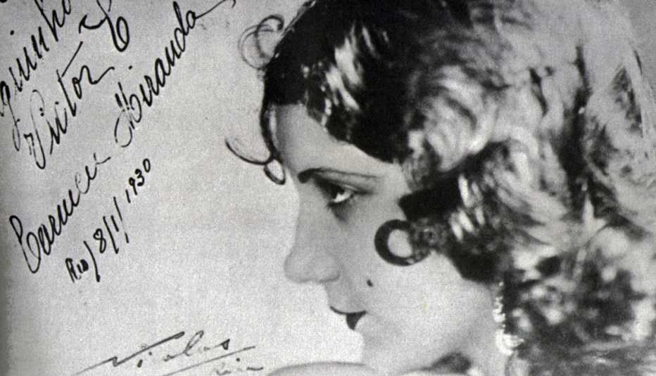 Foto de Carmen Miranda con su autógrafo en 1930