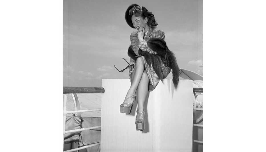 Retrato de Carmen Miranda abordo de un bote