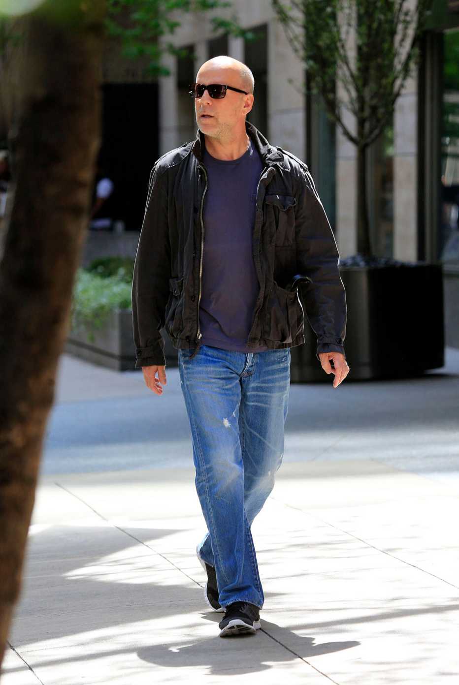 Bruce Willis en jeans