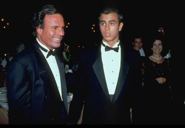Julio Iglesias y su hijo Enrique Iglesias 1995.