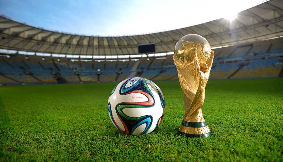 Copa FIFA y balón del mundial Brasil 2014, qué tanto sabes de la historia de los mundiales de fútbol