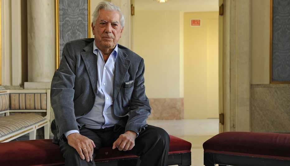 Retrato de Mario Vargas Llosa en el teatro La Chunga, Madrid, España