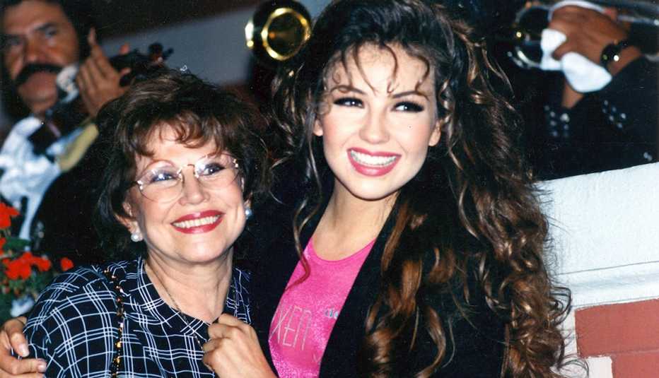 Thalía a través de los años - Con su madre Yolanda Miranda