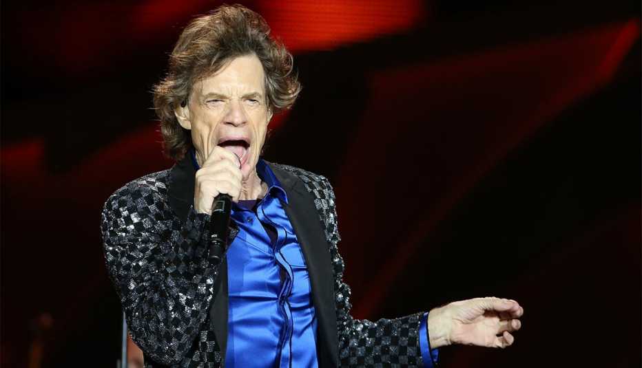 Mick Jagger cantando