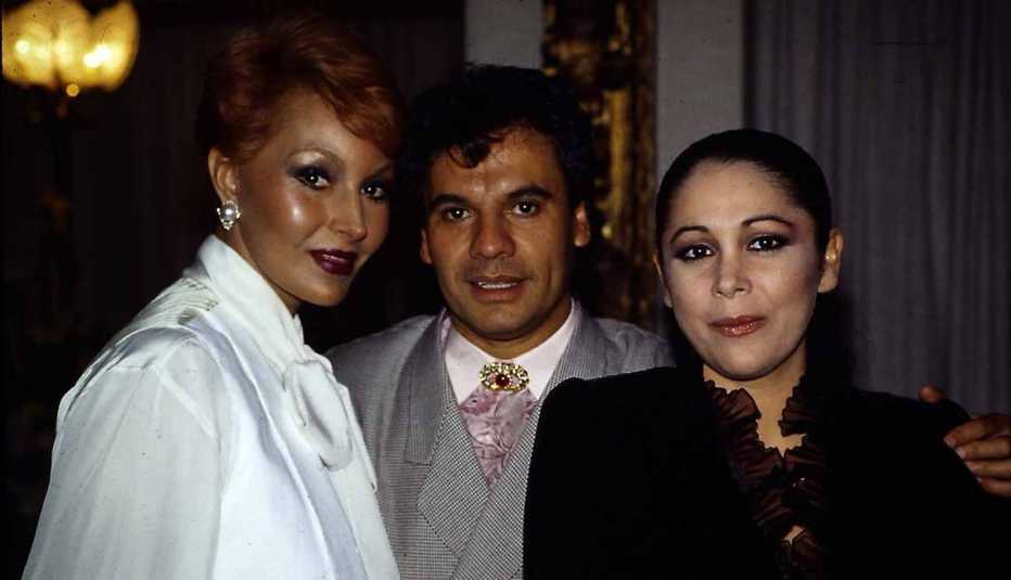 Juan Gabriel con Sonia Infante e Isabel Pantoja