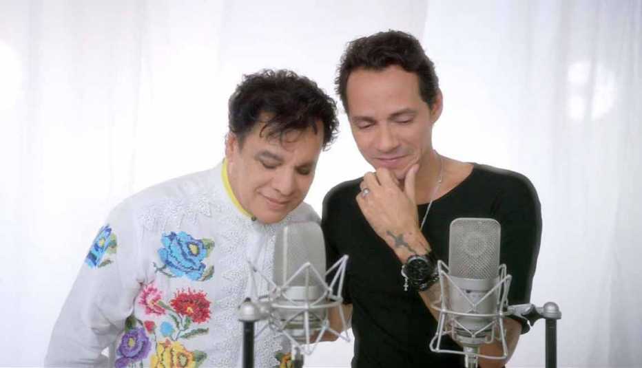 Juan Gabriel grabando en estudio con Marc Anthony