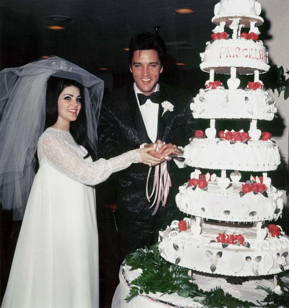 El rey del rock n roll en su boda con Priscilla Beaulieu - Elvis Presley, 40 años de su muerte